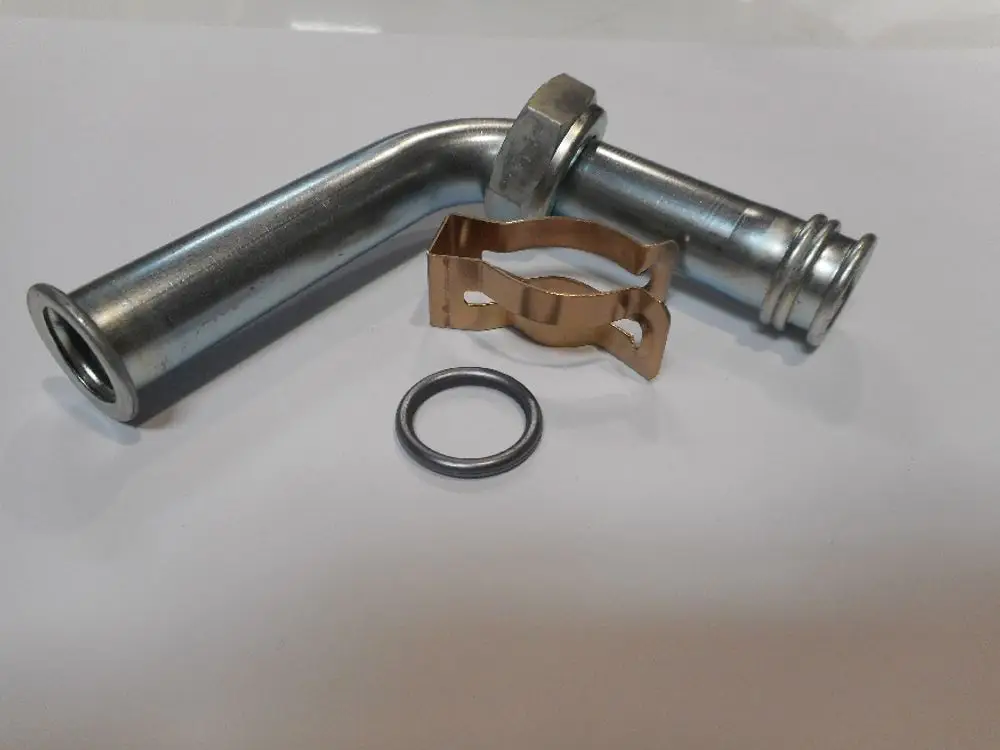 Rücklaufrohr aus Metall, O-Ring und Clip, alle Teile in neutraler Farbe, unter Verwendung, um die Funktionalität eines Remeha-Systems zu gewährleisten.